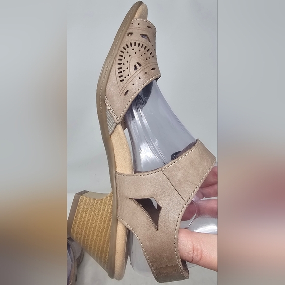 Earth Leather Two-Piece Heeled Sandals - Carson Westport New Khaki Size 7W - Picture 6 of 16